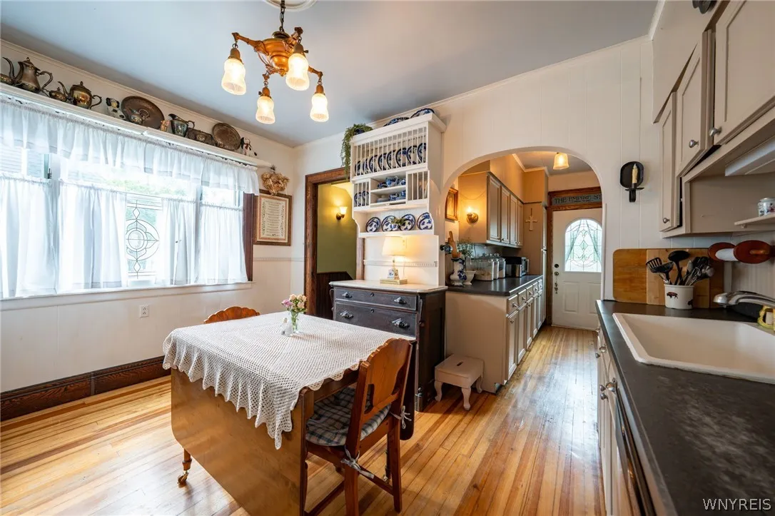 487 Main Street, West Seneca, New York 14224, West Seneca, New York 14224, 5 Bedrooms Bedrooms, 11 Rooms Rooms,2 BathroomsBathrooms,Residential,For Sale,487 Main Street, West Seneca, New York 14224,0,B1685355