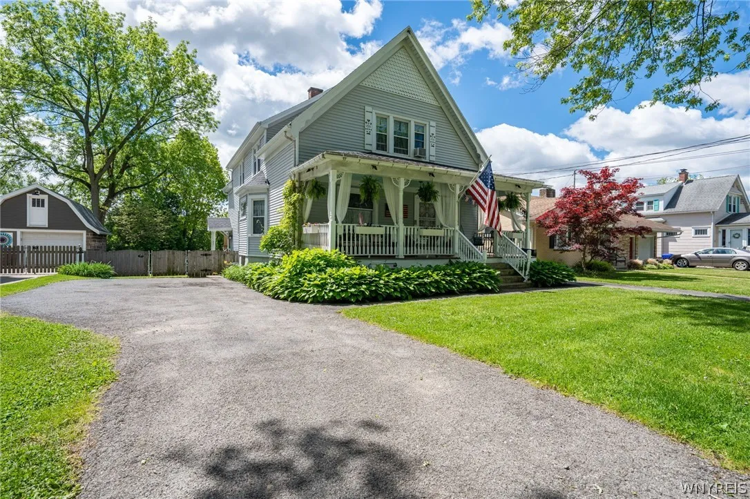 487 Main Street, West Seneca, New York 14224, West Seneca, New York 14224, 5 Bedrooms Bedrooms, 11 Rooms Rooms,2 BathroomsBathrooms,Residential,For Sale,487 Main Street, West Seneca, New York 14224,0,B1685355