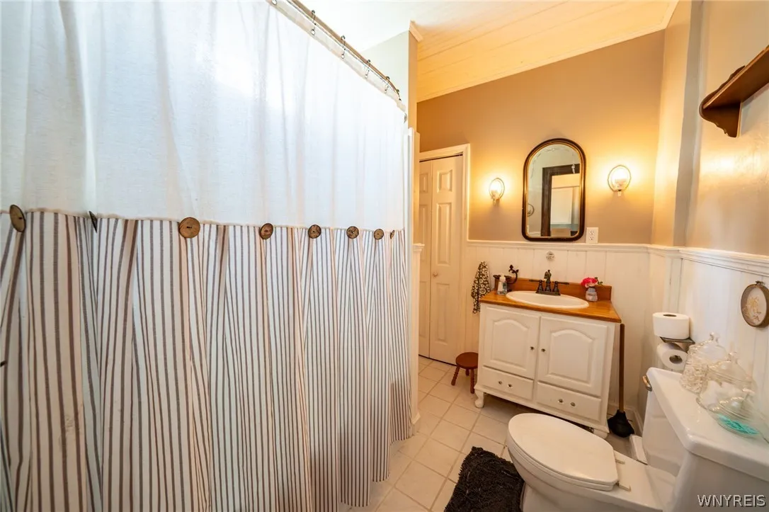 487 Main Street, West Seneca, New York 14224, West Seneca, New York 14224, 5 Bedrooms Bedrooms, 11 Rooms Rooms,2 BathroomsBathrooms,Residential,For Sale,487 Main Street, West Seneca, New York 14224,0,B1685355