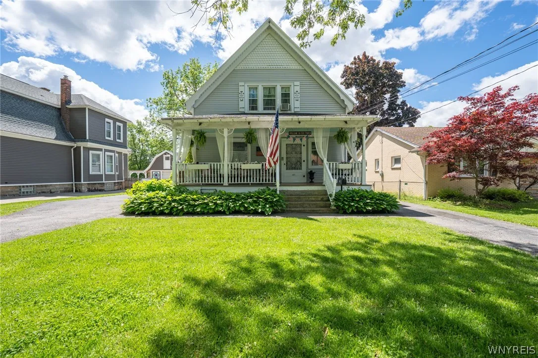 487 Main Street, West Seneca, New York 14224, West Seneca, New York 14224, 5 Bedrooms Bedrooms, 11 Rooms Rooms,2 BathroomsBathrooms,Residential,For Sale,487 Main Street, West Seneca, New York 14224,0,B1685355