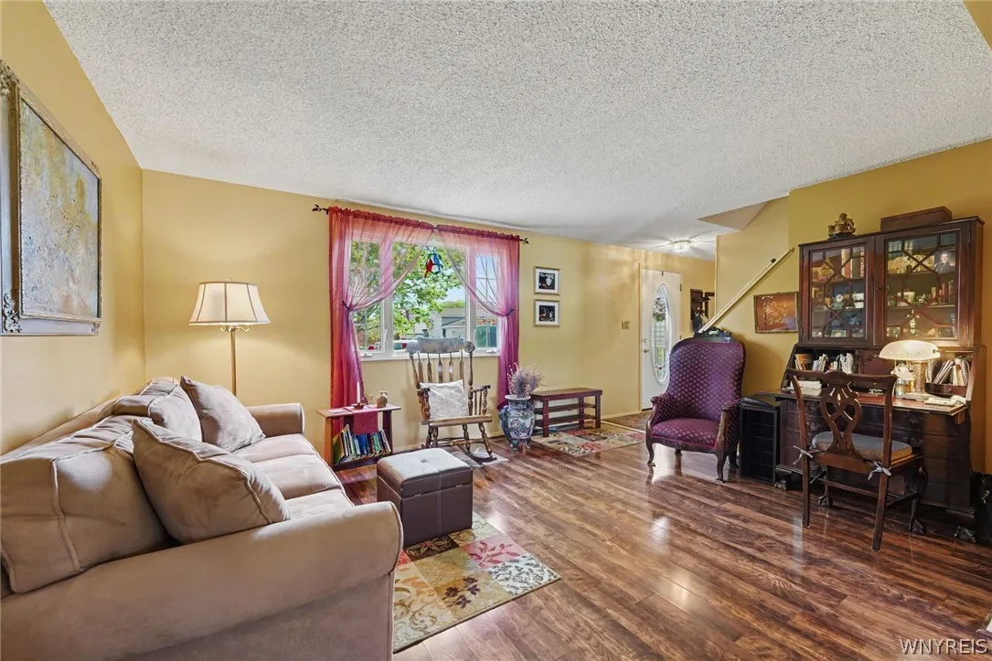 8 Vermont Place, West Seneca, New York 14224, West Seneca, New York 14224, 3 Bedrooms Bedrooms, 6 Rooms Rooms,1 BathroomBathrooms,Residential,For Sale,8 Vermont Place, West Seneca, New York 14224,0,B1683016