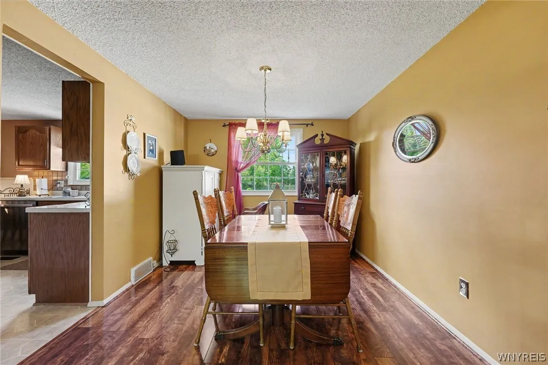 8 Vermont Place, West Seneca, New York 14224, West Seneca, New York 14224, 3 Bedrooms Bedrooms, 6 Rooms Rooms,1 BathroomBathrooms,Residential,For Sale,8 Vermont Place, West Seneca, New York 14224,0,B1683016