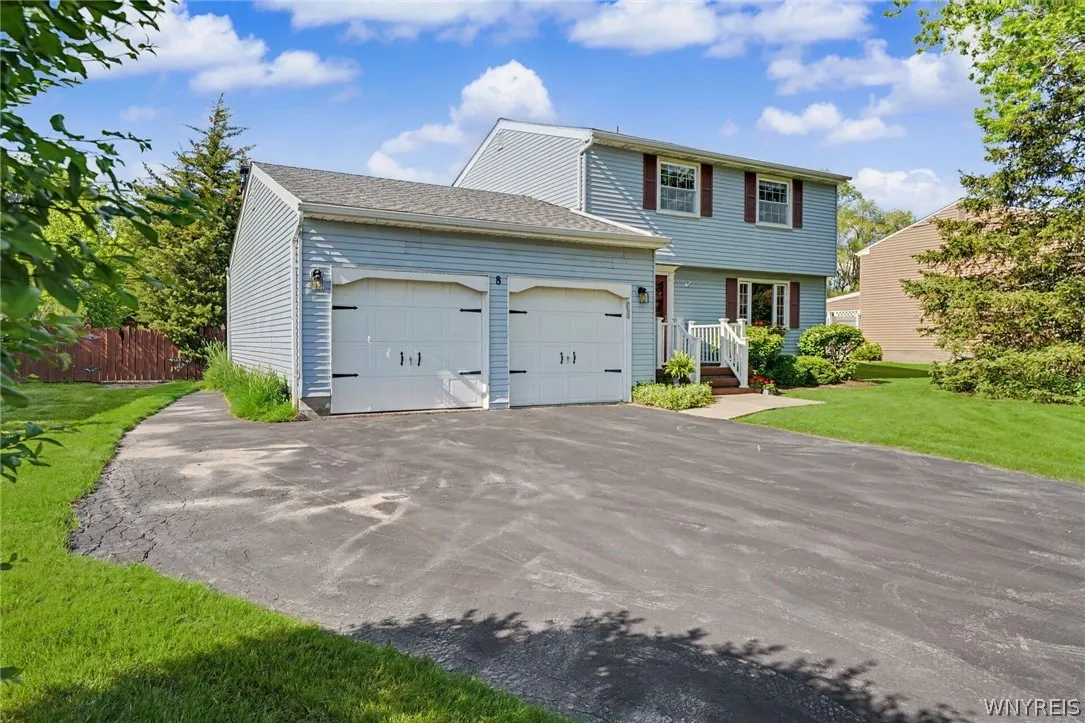 8 Vermont Place, West Seneca, New York 14224, West Seneca, New York 14224, 3 Bedrooms Bedrooms, 6 Rooms Rooms,1 BathroomBathrooms,Residential,For Sale,8 Vermont Place, West Seneca, New York 14224,0,B1683016