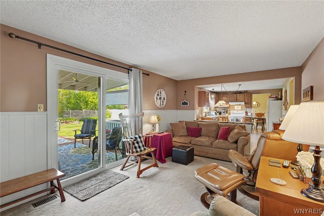 8 Vermont Place, West Seneca, New York 14224, West Seneca, New York 14224, 3 Bedrooms Bedrooms, 6 Rooms Rooms,1 BathroomBathrooms,Residential,For Sale,8 Vermont Place, West Seneca, New York 14224,0,B1683016