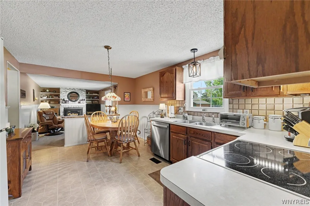 8 Vermont Place, West Seneca, New York 14224, West Seneca, New York 14224, 3 Bedrooms Bedrooms, 6 Rooms Rooms,1 BathroomBathrooms,Residential,For Sale,8 Vermont Place, West Seneca, New York 14224,0,B1683016