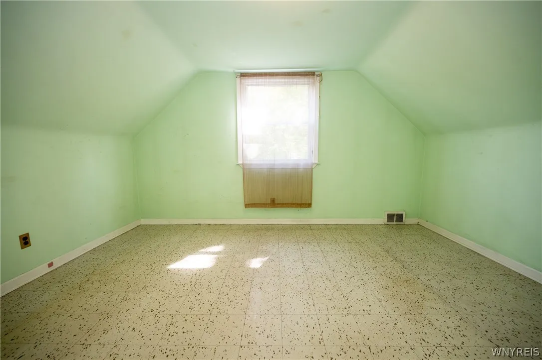 44 Warren Avenue, West Seneca, New York 14224, West Seneca, New York 14224, 4 Bedrooms Bedrooms, 7 Rooms Rooms,1 BathroomBathrooms,Residential,For Sale,44 Warren Avenue, West Seneca, New York 14224,0,B1685312