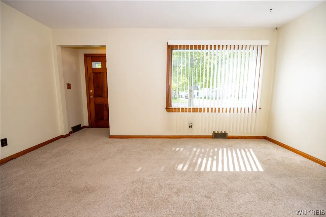 44 Warren Avenue, West Seneca, New York 14224, West Seneca, New York 14224, 4 Bedrooms Bedrooms, 7 Rooms Rooms,1 BathroomBathrooms,Residential,For Sale,44 Warren Avenue, West Seneca, New York 14224,0,B1685312