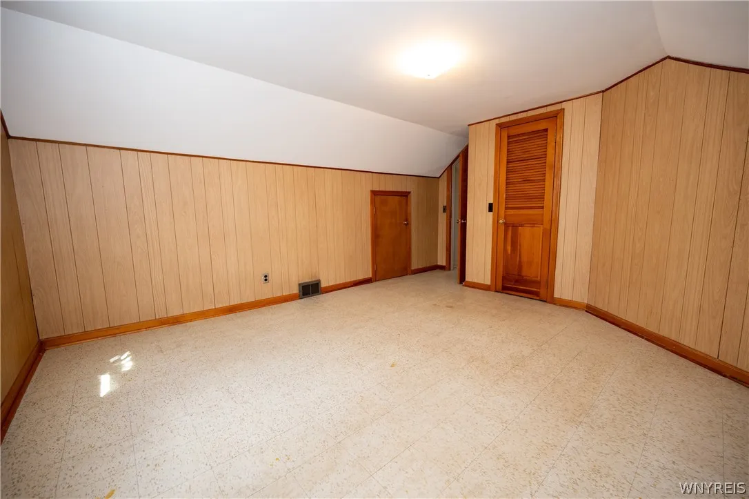 44 Warren Avenue, West Seneca, New York 14224, West Seneca, New York 14224, 4 Bedrooms Bedrooms, 7 Rooms Rooms,1 BathroomBathrooms,Residential,For Sale,44 Warren Avenue, West Seneca, New York 14224,0,B1685312