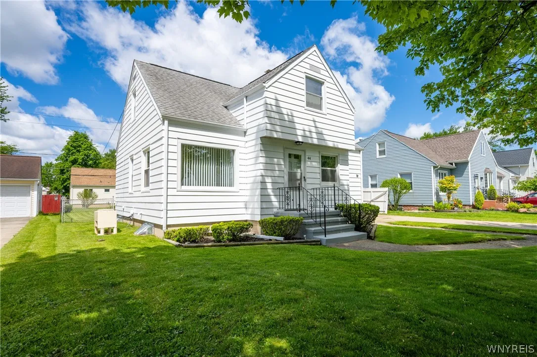 44 Warren Avenue, West Seneca, New York 14224, West Seneca, New York 14224, 4 Bedrooms Bedrooms, 7 Rooms Rooms,1 BathroomBathrooms,Residential,For Sale,44 Warren Avenue, West Seneca, New York 14224,0,B1685312