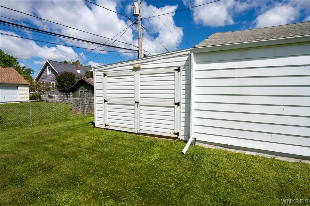 44 Warren Avenue, West Seneca, New York 14224, West Seneca, New York 14224, 4 Bedrooms Bedrooms, 7 Rooms Rooms,1 BathroomBathrooms,Residential,For Sale,44 Warren Avenue, West Seneca, New York 14224,0,B1685312
