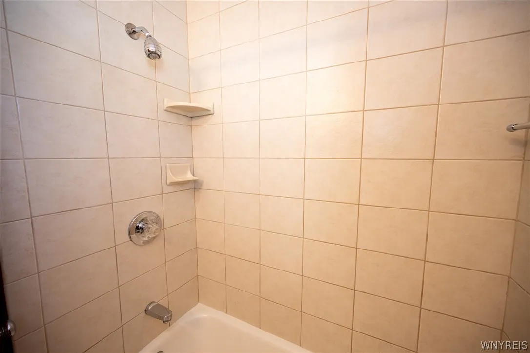 44 Warren Avenue, West Seneca, New York 14224, West Seneca, New York 14224, 4 Bedrooms Bedrooms, 7 Rooms Rooms,1 BathroomBathrooms,Residential,For Sale,44 Warren Avenue, West Seneca, New York 14224,0,B1685312