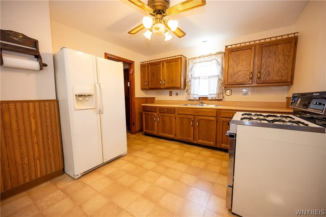 44 Warren Avenue, West Seneca, New York 14224, West Seneca, New York 14224, 4 Bedrooms Bedrooms, 7 Rooms Rooms,1 BathroomBathrooms,Residential,For Sale,44 Warren Avenue, West Seneca, New York 14224,0,B1685312