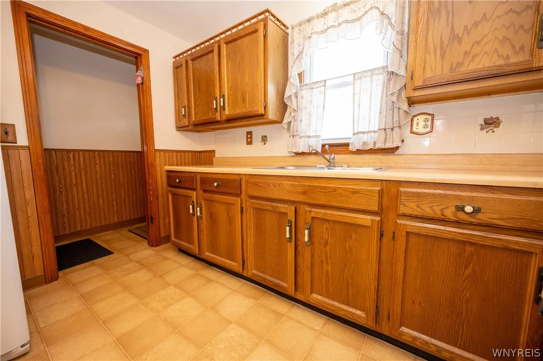 44 Warren Avenue, West Seneca, New York 14224, West Seneca, New York 14224, 4 Bedrooms Bedrooms, 7 Rooms Rooms,1 BathroomBathrooms,Residential,For Sale,44 Warren Avenue, West Seneca, New York 14224,0,B1685312