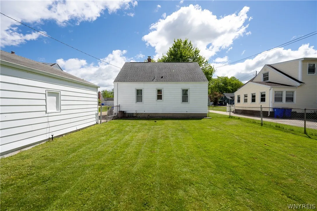 44 Warren Avenue, West Seneca, New York 14224, West Seneca, New York 14224, 4 Bedrooms Bedrooms, 7 Rooms Rooms,1 BathroomBathrooms,Residential,For Sale,44 Warren Avenue, West Seneca, New York 14224,0,B1685312