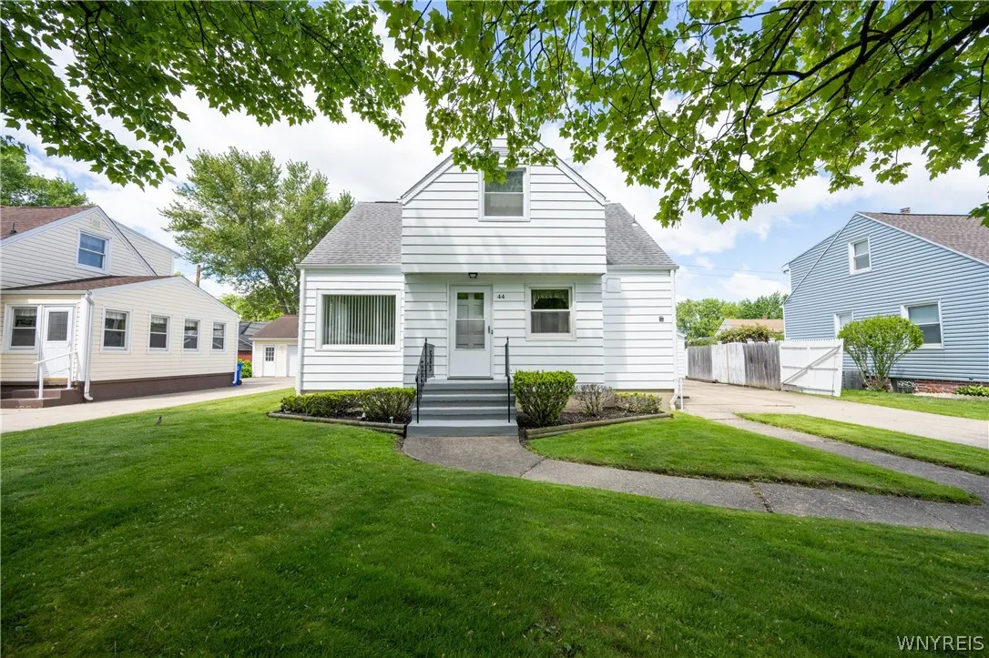 44 Warren Avenue, West Seneca, New York 14224, West Seneca, New York 14224, 4 Bedrooms Bedrooms, 7 Rooms Rooms,1 BathroomBathrooms,Residential,For Sale,44 Warren Avenue, West Seneca, New York 14224,0,B1685312