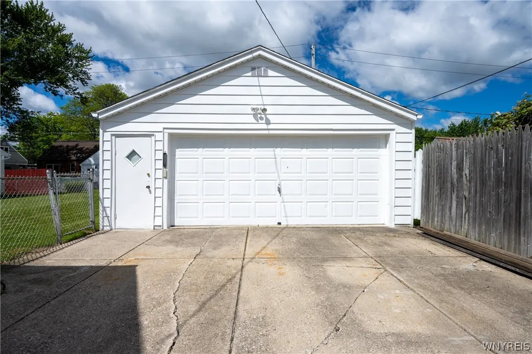 44 Warren Avenue, West Seneca, New York 14224, West Seneca, New York 14224, 4 Bedrooms Bedrooms, 7 Rooms Rooms,1 BathroomBathrooms,Residential,For Sale,44 Warren Avenue, West Seneca, New York 14224,0,B1685312