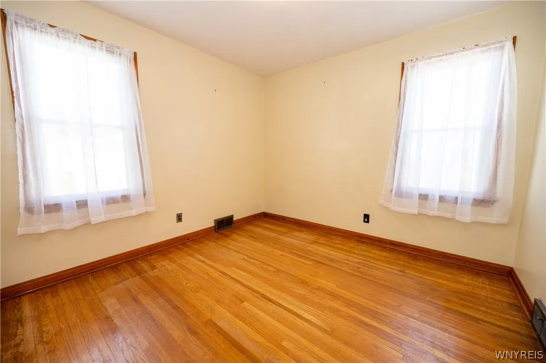 44 Warren Avenue, West Seneca, New York 14224, West Seneca, New York 14224, 4 Bedrooms Bedrooms, 7 Rooms Rooms,1 BathroomBathrooms,Residential,For Sale,44 Warren Avenue, West Seneca, New York 14224,0,B1685312