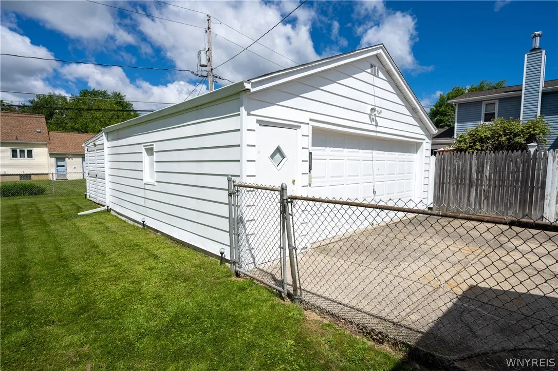 44 Warren Avenue, West Seneca, New York 14224, West Seneca, New York 14224, 4 Bedrooms Bedrooms, 7 Rooms Rooms,1 BathroomBathrooms,Residential,For Sale,44 Warren Avenue, West Seneca, New York 14224,0,B1685312