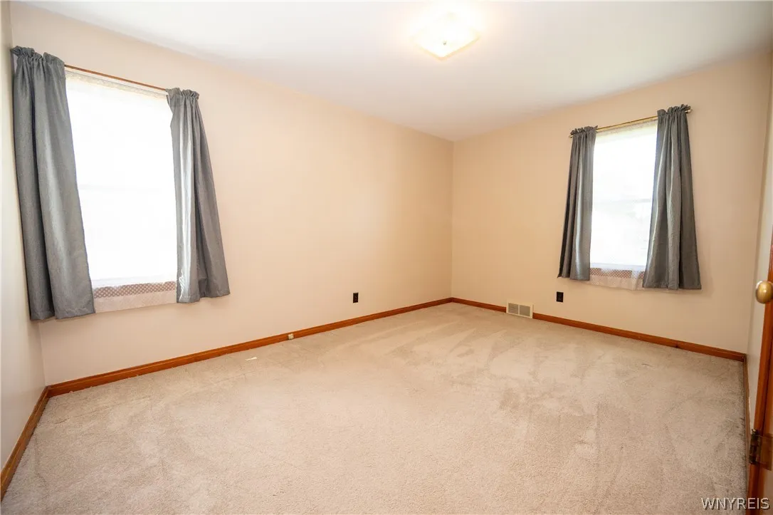 44 Warren Avenue, West Seneca, New York 14224, West Seneca, New York 14224, 4 Bedrooms Bedrooms, 7 Rooms Rooms,1 BathroomBathrooms,Residential,For Sale,44 Warren Avenue, West Seneca, New York 14224,0,B1685312