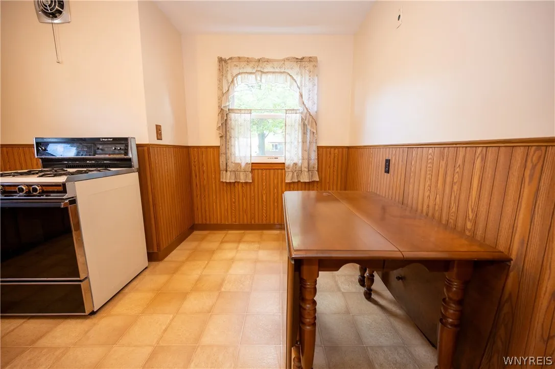 44 Warren Avenue, West Seneca, New York 14224, West Seneca, New York 14224, 4 Bedrooms Bedrooms, 7 Rooms Rooms,1 BathroomBathrooms,Residential,For Sale,44 Warren Avenue, West Seneca, New York 14224,0,B1685312