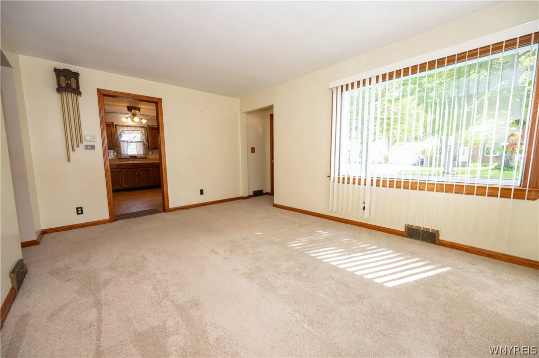 44 Warren Avenue, West Seneca, New York 14224, West Seneca, New York 14224, 4 Bedrooms Bedrooms, 7 Rooms Rooms,1 BathroomBathrooms,Residential,For Sale,44 Warren Avenue, West Seneca, New York 14224,0,B1685312