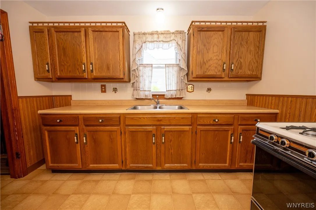 44 Warren Avenue, West Seneca, New York 14224, West Seneca, New York 14224, 4 Bedrooms Bedrooms, 7 Rooms Rooms,1 BathroomBathrooms,Residential,For Sale,44 Warren Avenue, West Seneca, New York 14224,0,B1685312