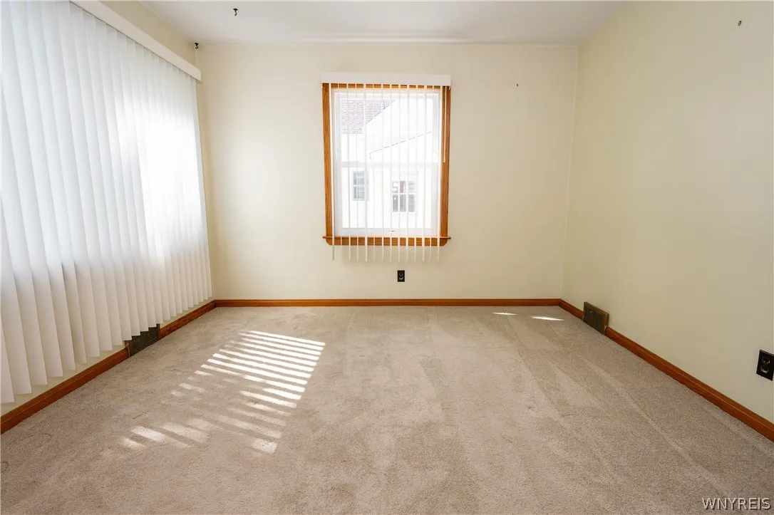 44 Warren Avenue, West Seneca, New York 14224, West Seneca, New York 14224, 4 Bedrooms Bedrooms, 7 Rooms Rooms,1 BathroomBathrooms,Residential,For Sale,44 Warren Avenue, West Seneca, New York 14224,0,B1685312