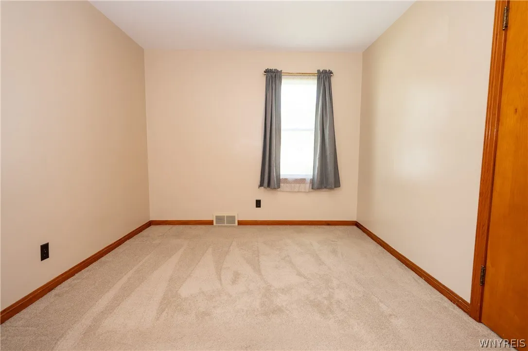 44 Warren Avenue, West Seneca, New York 14224, West Seneca, New York 14224, 4 Bedrooms Bedrooms, 7 Rooms Rooms,1 BathroomBathrooms,Residential,For Sale,44 Warren Avenue, West Seneca, New York 14224,0,B1685312