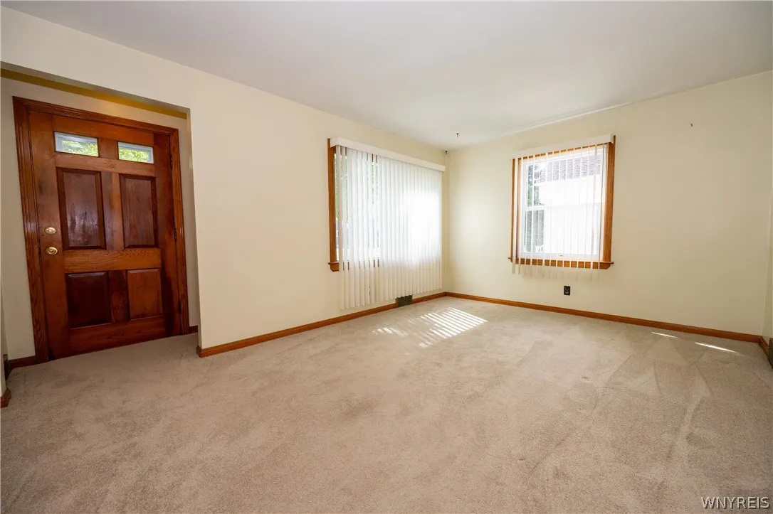 44 Warren Avenue, West Seneca, New York 14224, West Seneca, New York 14224, 4 Bedrooms Bedrooms, 7 Rooms Rooms,1 BathroomBathrooms,Residential,For Sale,44 Warren Avenue, West Seneca, New York 14224,0,B1685312