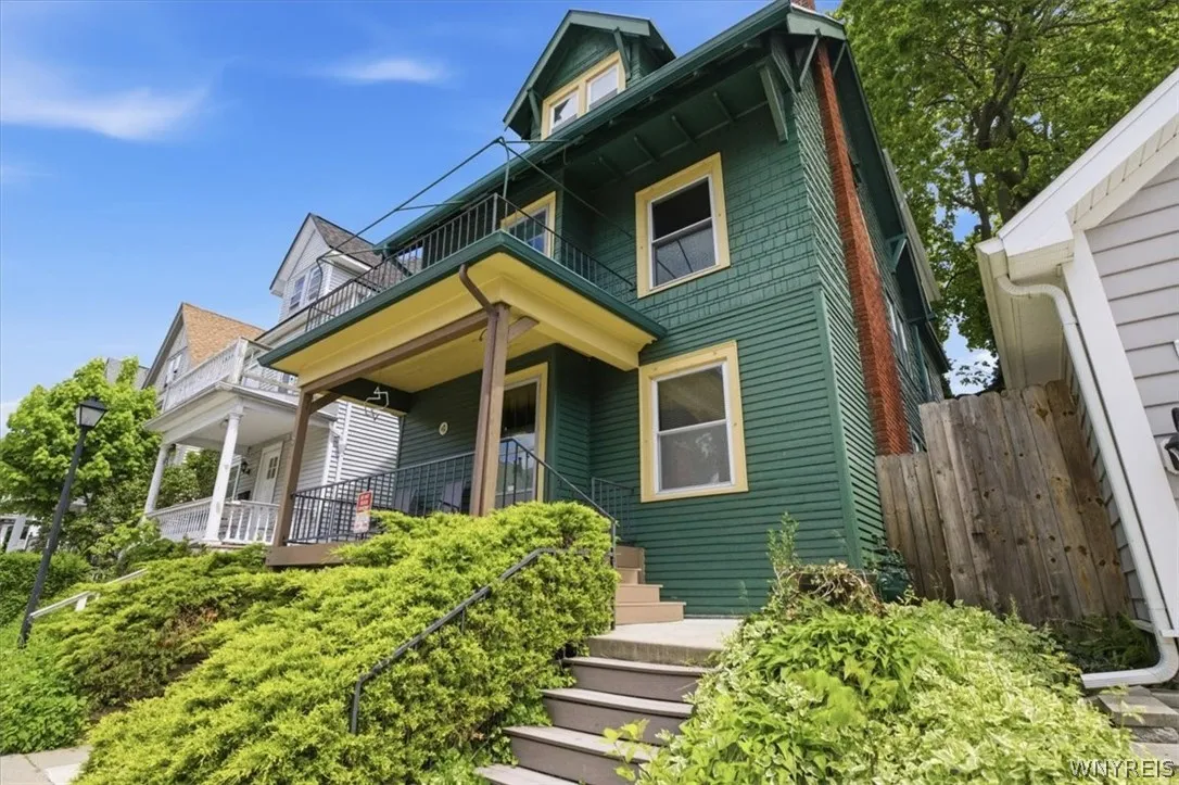 11 Cleveburn Place, Buffalo, New York 14222, Buffalo, New York 14222, 4 Bedroom Bedrooms, ,3 BathroomBathrooms,Residential,Closed,11 Cleveburn Place, Buffalo, New York 14222,0,B1686049