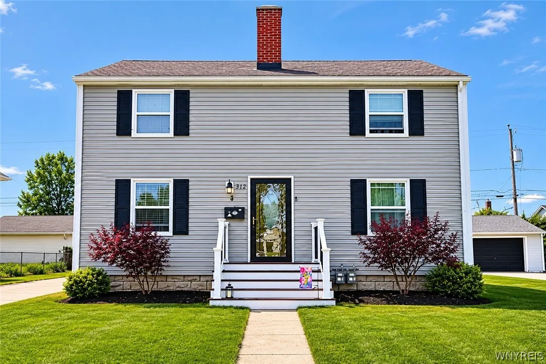 312 West Girard Boulevard, Tonawanda, New York 142, Tonawanda, New York 14217, 4 Bedrooms Bedrooms, ,2 BathroomsBathrooms,Residential,For Sale,312 West Girard Boulevard, Tonawanda, New York 142,0,B1686288