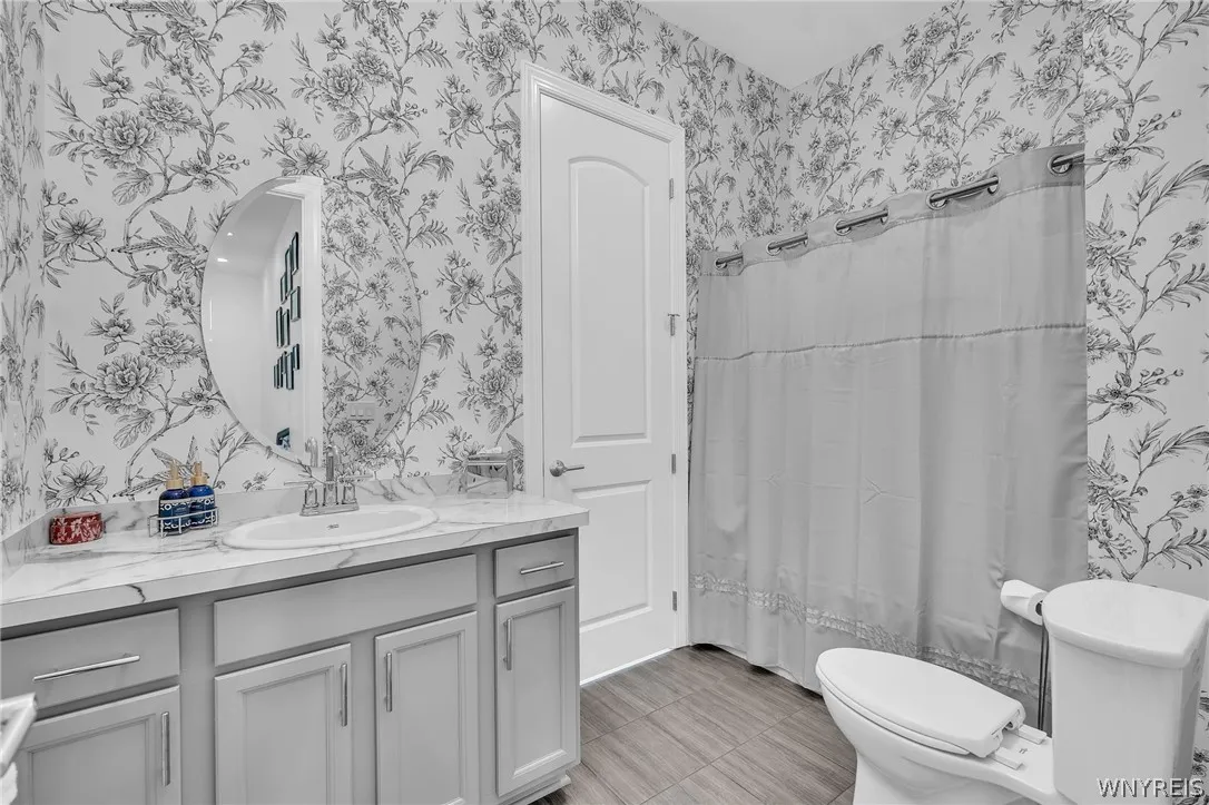 5687 Creekwood Court West, Clarence, New York 1405, Clarence, New York 14051, 3 Bedroom Bedrooms, 8 Room Rooms,2 BathroomBathrooms,Residential,Closed,5687 Creekwood Court West, Clarence, New York 1405,0,B1685867