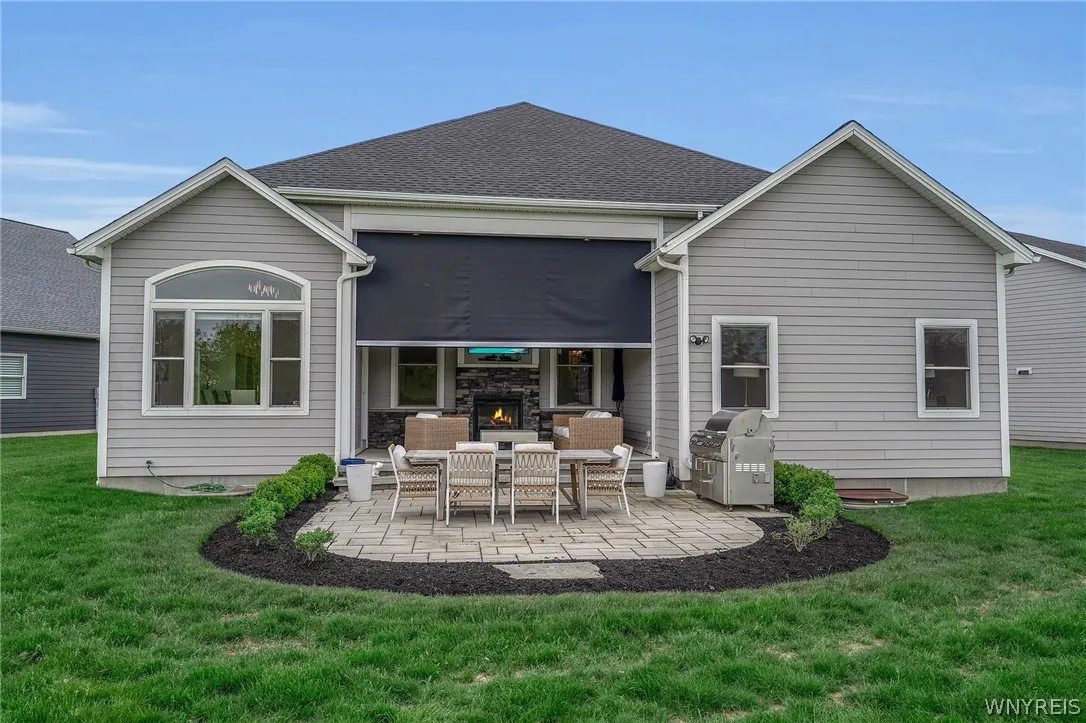 5687 Creekwood Court West, Clarence, New York 1405, Clarence, New York 14051, 3 Bedroom Bedrooms, 8 Room Rooms,2 BathroomBathrooms,Residential,Closed,5687 Creekwood Court West, Clarence, New York 1405,0,B1685867