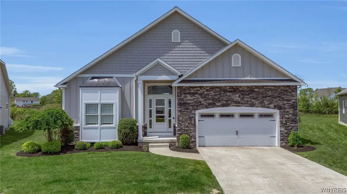 5687 Creekwood Court West, Clarence, New York 1405, Clarence, New York 14051, 3 Bedroom Bedrooms, 8 Room Rooms,2 BathroomBathrooms,Residential,Closed,5687 Creekwood Court West, Clarence, New York 1405,0,B1685867