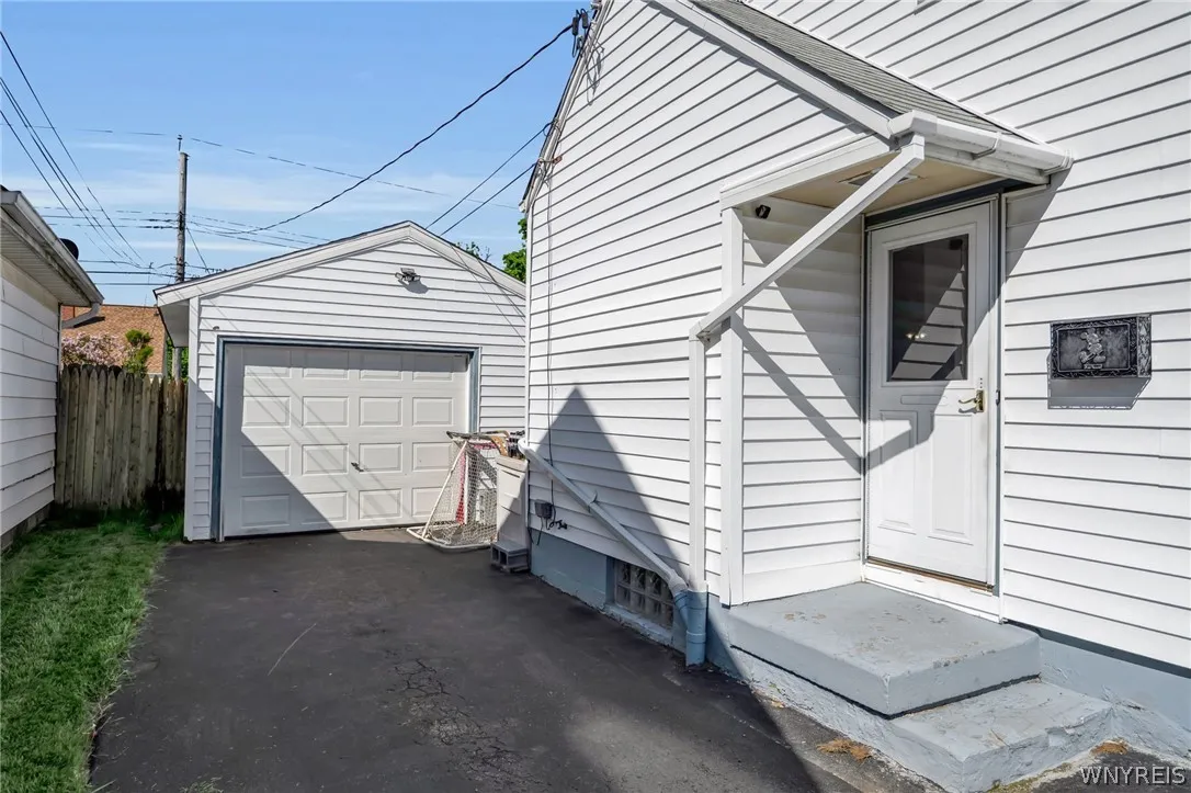 39 Leawood Drive, Tonawanda, New York 14150, Tonawanda, New York 14150, 3 Bedrooms Bedrooms, 6 Rooms Rooms,2 BathroomsBathrooms,Residential,For Sale,39 Leawood Drive, Tonawanda, New York 14150,0,B1685288