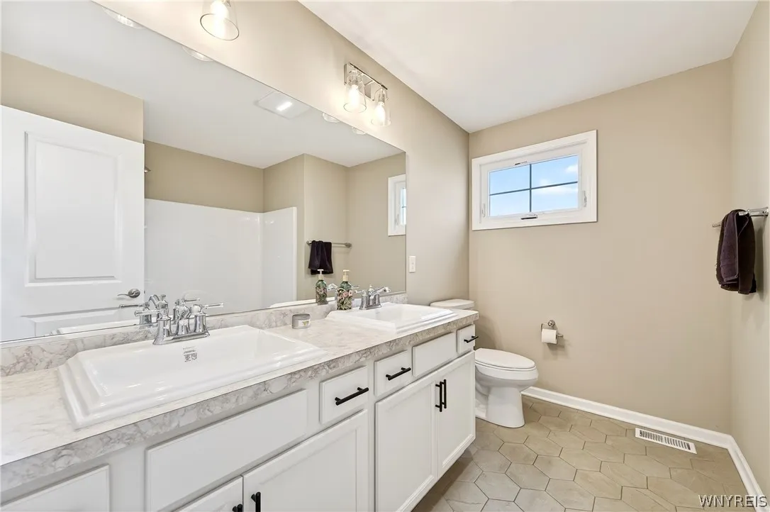4 Wentworth Drive, Orchard Park, New York 14127, Orchard Park, New York 14127, 4 Bedrooms Bedrooms, 15 Rooms Rooms,2 BathroomsBathrooms,Residential,For Sale,4 Wentworth Drive, Orchard Park, New York 14127,0,B1686306