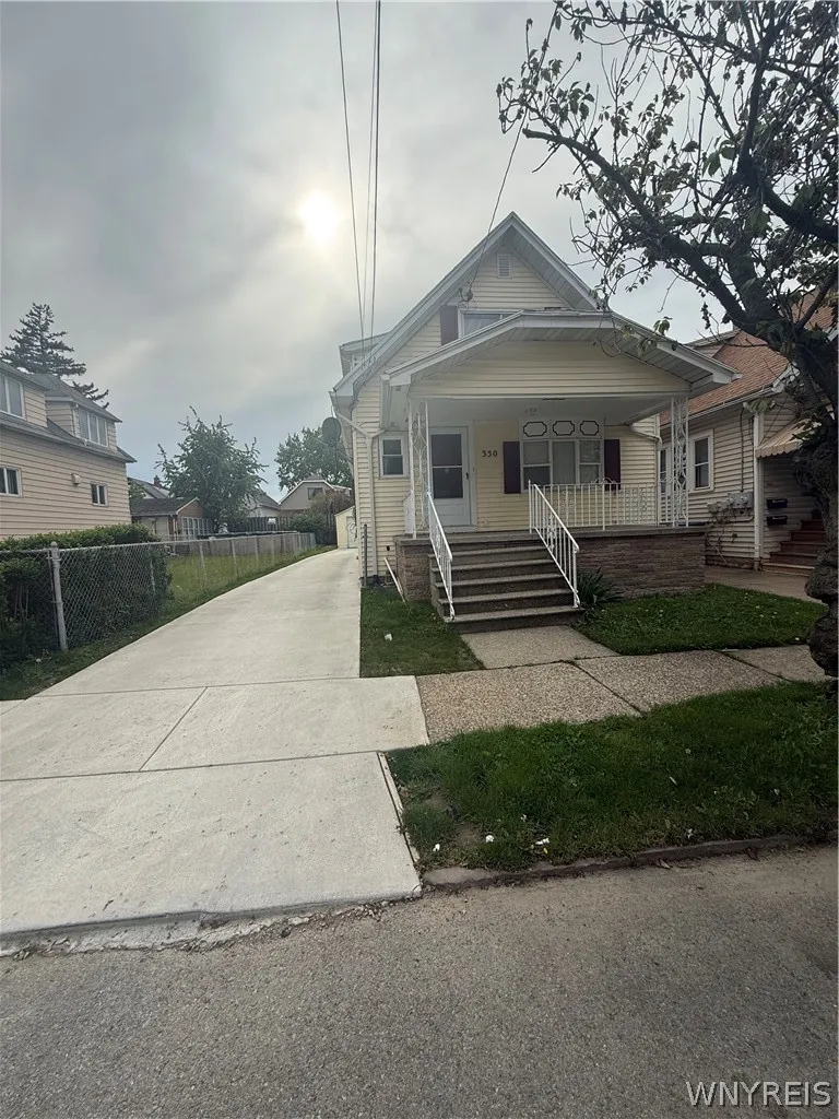 350 Barnard Street, Buffalo, New York 14206, Buffalo, New York 14206, 3 Bedrooms Bedrooms, 6 Rooms Rooms,1 BathroomBathrooms,Residential Lease,Closed,350 Barnard Street, Buffalo, New York 14206,0,B1686610