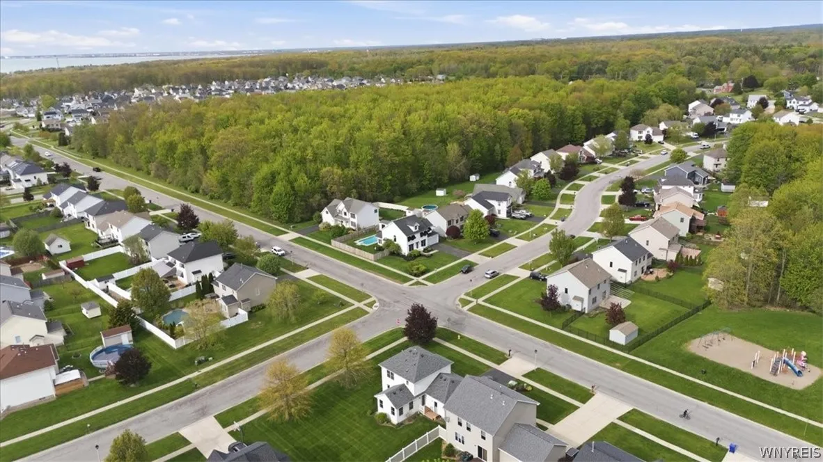 2305 Winterberry Drive, Hamburg, New York 14085, Hamburg, New York 14085, 4 Bedrooms Bedrooms, 13 Rooms Rooms,2 BathroomsBathrooms,Residential,For Sale,2305 Winterberry Drive, Hamburg, New York 14085,0,B1684645