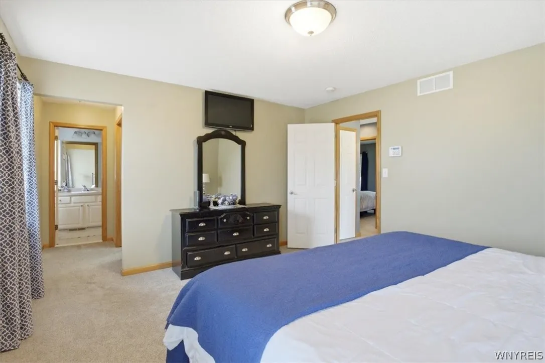 2305 Winterberry Drive, Hamburg, New York 14085, Hamburg, New York 14085, 4 Bedrooms Bedrooms, 13 Rooms Rooms,2 BathroomsBathrooms,Residential,For Sale,2305 Winterberry Drive, Hamburg, New York 14085,0,B1684645