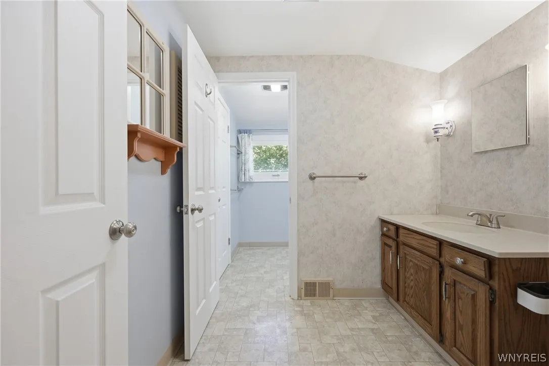 770 Ohio Avenue, North Tonawanda, New York 14120, North Tonawanda, New York 14120, 3 Bedrooms Bedrooms, 8 Rooms Rooms,1 BathroomBathrooms,Residential,For Sale,770 Ohio Avenue, North Tonawanda, New York 14120,0,B1686444