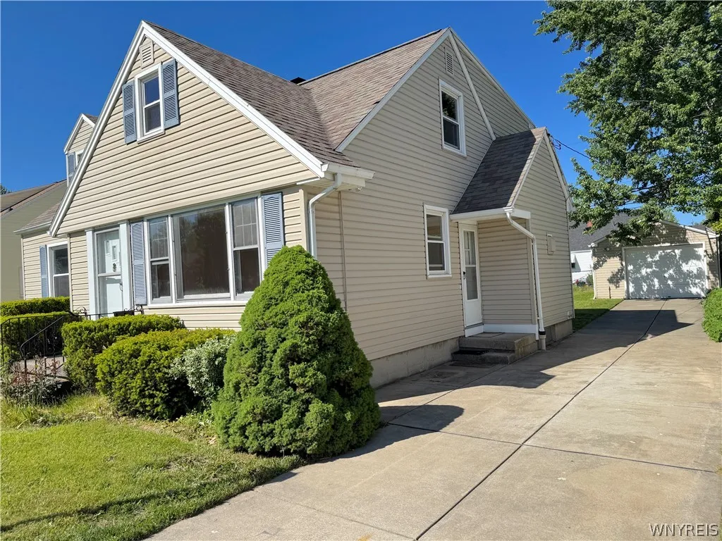318 Forbes Avenue, Tonawanda, New York 14150, Tonawanda, New York 14150, 4 Bedrooms Bedrooms, 7 Rooms Rooms,1 BathroomBathrooms,Residential,For Sale,318 Forbes Avenue, Tonawanda, New York 14150,0,B1687141