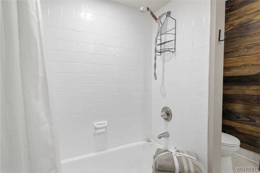 9250 Greiner Road, Clarence, New York 14031, Clarence, New York 14031, 4 Bedrooms Bedrooms, 9 Rooms Rooms,3 BathroomsBathrooms,Residential,For Sale,9250 Greiner Road, Clarence, New York 14031,0,B1685795