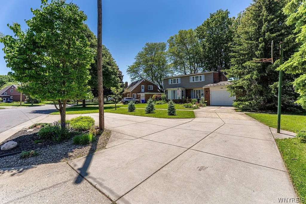 160 Kirkwood Court, West Seneca, New York 14224, West Seneca, New York 14224, 4 Bedrooms Bedrooms, 9 Rooms Rooms,2 BathroomsBathrooms,Residential,For Sale,160 Kirkwood Court, West Seneca, New York 14224,0,B1687543