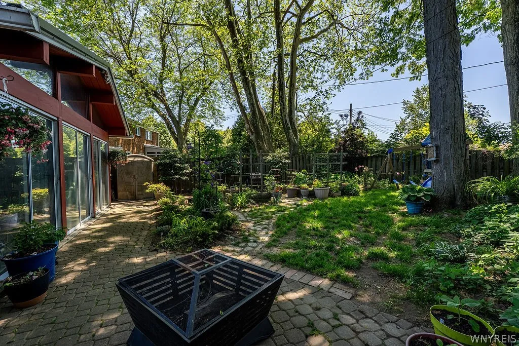 160 Kirkwood Court, West Seneca, New York 14224, West Seneca, New York 14224, 4 Bedrooms Bedrooms, 9 Rooms Rooms,2 BathroomsBathrooms,Residential,For Sale,160 Kirkwood Court, West Seneca, New York 14224,0,B1687543