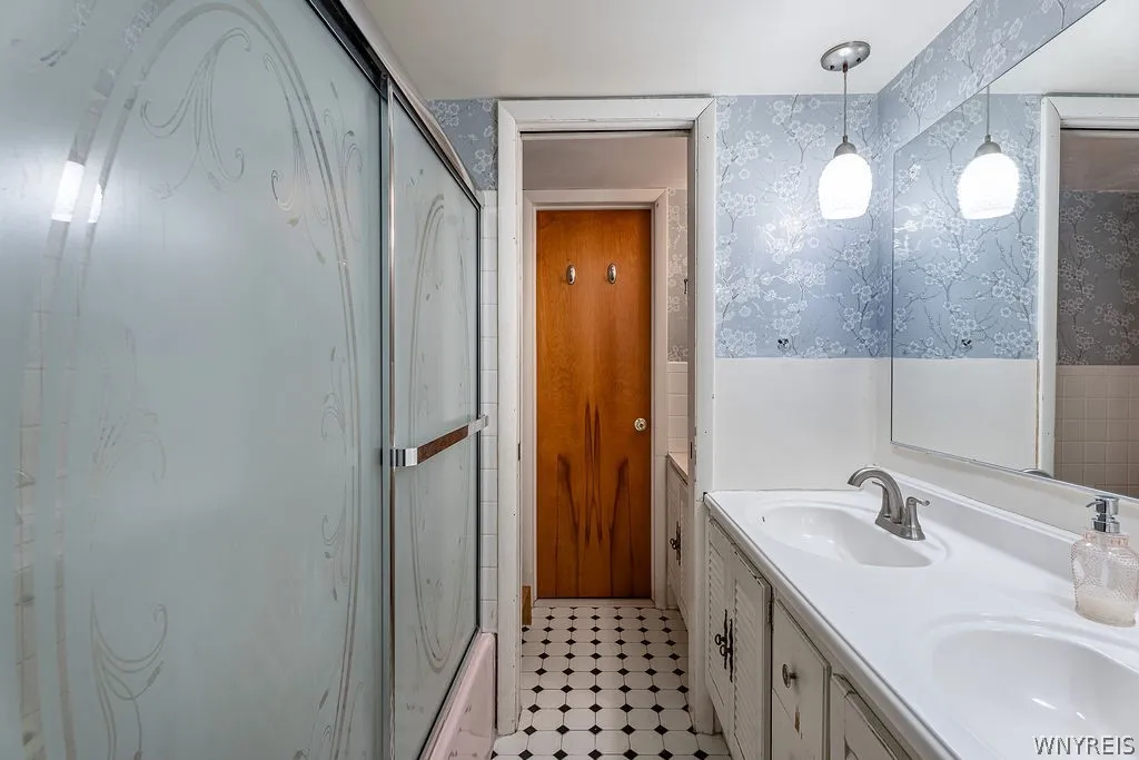 160 Kirkwood Court, West Seneca, New York 14224, West Seneca, New York 14224, 4 Bedrooms Bedrooms, 9 Rooms Rooms,2 BathroomsBathrooms,Residential,For Sale,160 Kirkwood Court, West Seneca, New York 14224,0,B1687543