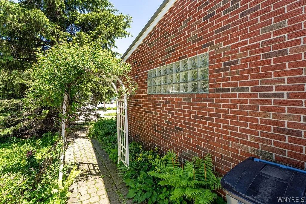 160 Kirkwood Court, West Seneca, New York 14224, West Seneca, New York 14224, 4 Bedrooms Bedrooms, 9 Rooms Rooms,2 BathroomsBathrooms,Residential,For Sale,160 Kirkwood Court, West Seneca, New York 14224,0,B1687543