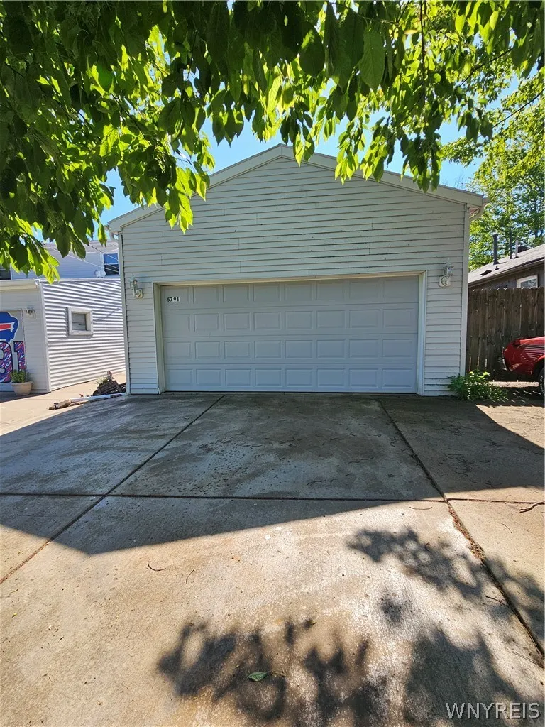 5791 Elmhurst Road, Hamburg, New York 14085, Hamburg, New York 14085, 3 Bedrooms Bedrooms, 6 Rooms Rooms,2 BathroomsBathrooms,Residential,For Sale,5791 Elmhurst Road, Hamburg, New York 14085,0,B1687861