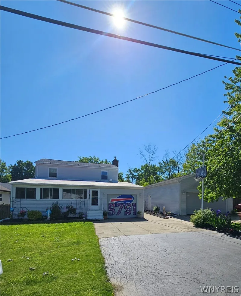 5791 Elmhurst Road, Hamburg, New York 14085, Hamburg, New York 14085, 3 Bedrooms Bedrooms, 6 Rooms Rooms,2 BathroomsBathrooms,Residential,For Sale,5791 Elmhurst Road, Hamburg, New York 14085,0,B1687861