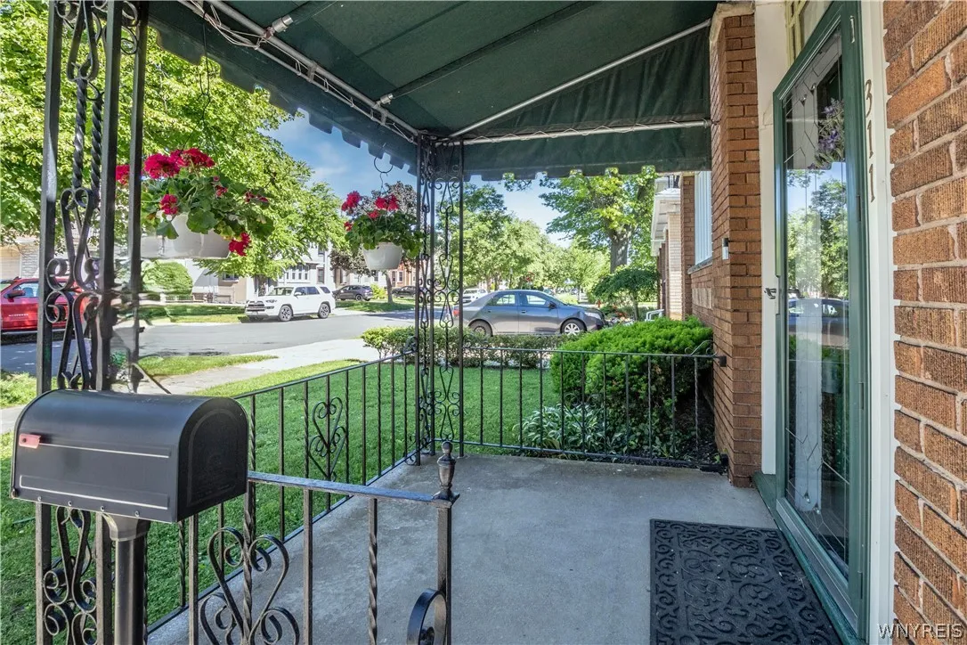 311 Sterling Avenue, Buffalo, New York 14216, Buffalo, New York 14216, 6 Bedrooms Bedrooms, ,2 BathroomsBathrooms,Residential,For Sale,311 Sterling Avenue, Buffalo, New York 14216,0,B1688028