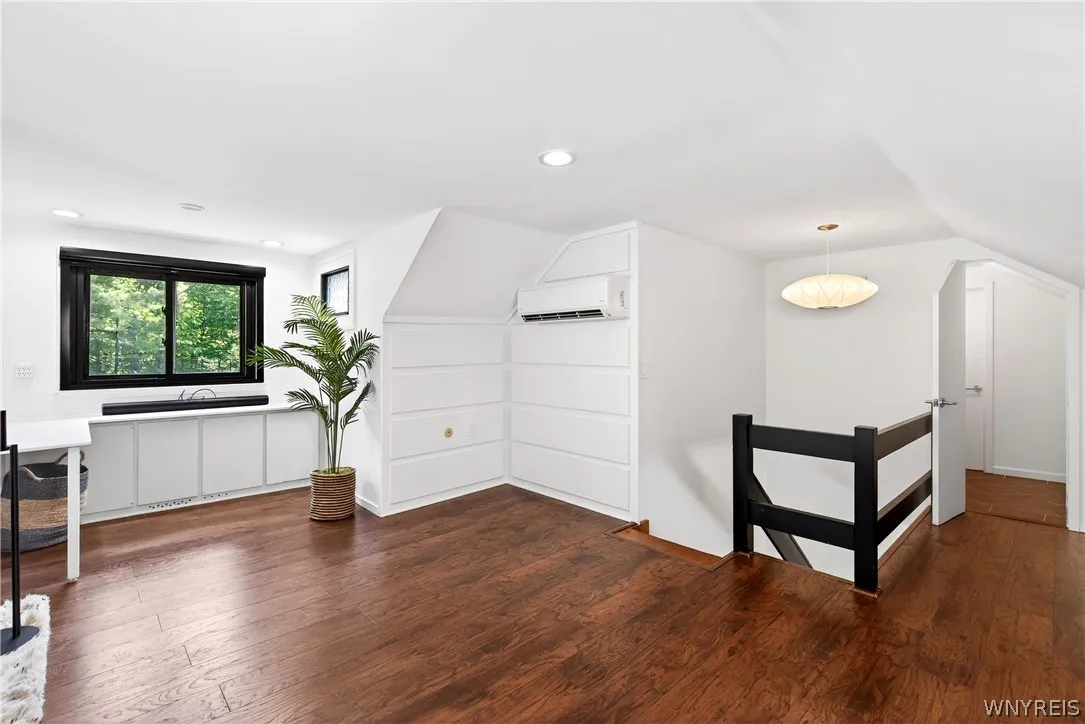 11 Chase Road, Orchard Park, New York 14127, Orchard Park, New York 14127, 3 Bedrooms Bedrooms, 12 Rooms Rooms,2 BathroomsBathrooms,Residential Lease,For Rent,11 Chase Road, Orchard Park, New York 14127,0,B1689148